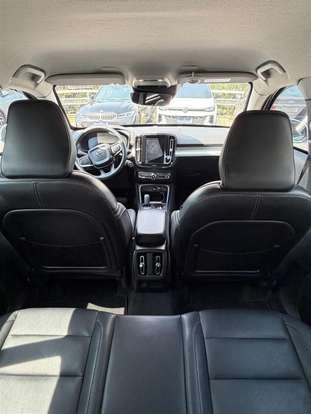 VOLVO-XC40-2018