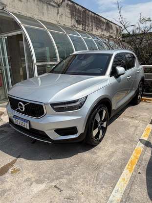 VOLVO-XC40-2018