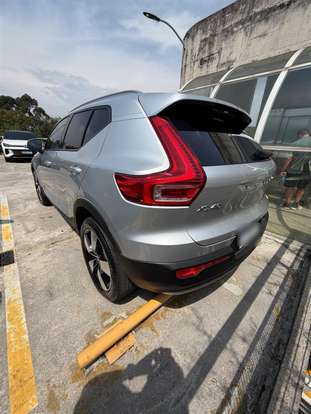 VOLVO-XC40-2018