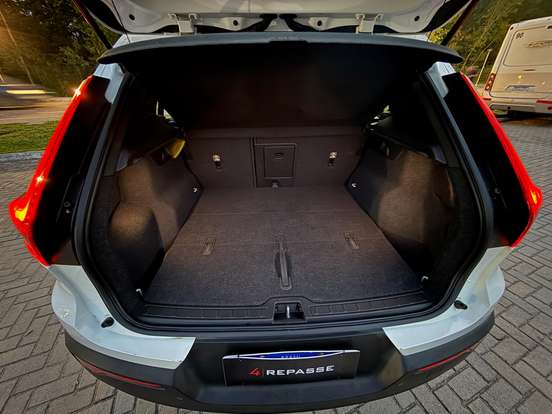 VOLVO-XC40-2.0 T5 GASOLINA MOMENTUM AWD GEARTRONIC VOLVO-XC40-2018