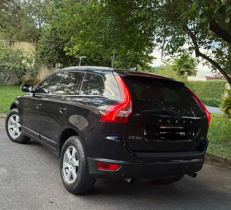 VOLVO-XC60-2012