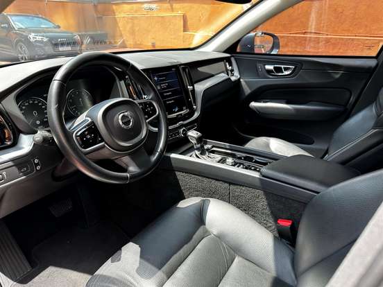 VOLVO-XC60-2.0 T5 GASOLINA MOMENTUM AWD GEARTRONIC VOLVO-XC60-2018