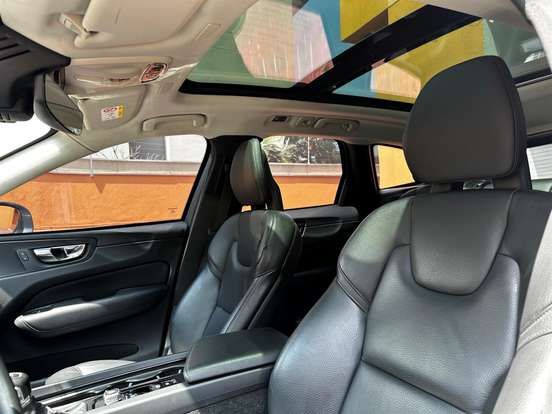 VOLVO-XC60-2.0 T5 GASOLINA MOMENTUM AWD GEARTRONIC VOLVO-XC60-2018