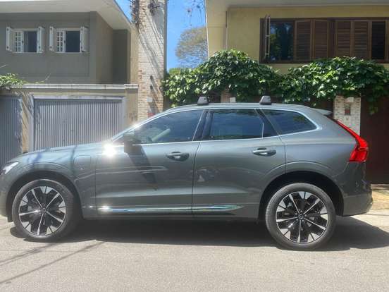 VOLVO-XC60-2025