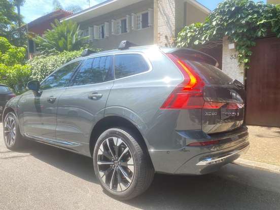 VOLVO-XC60-2025