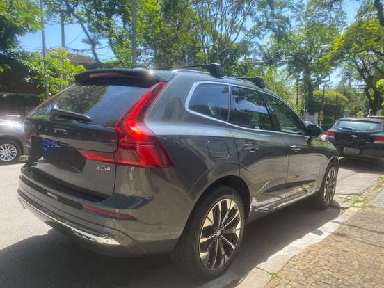 VOLVO-XC60-2025