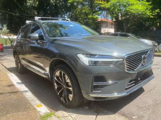 VOLVO-XC60-2025