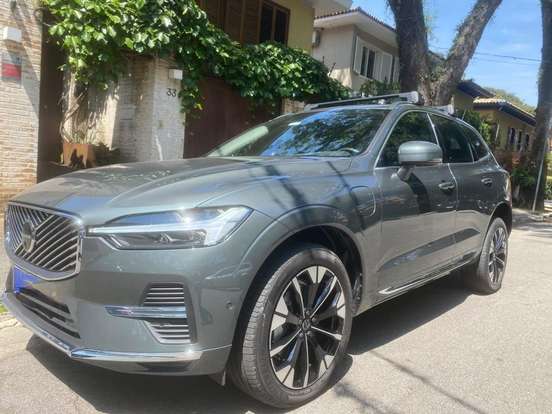 VOLVO-XC60-2025