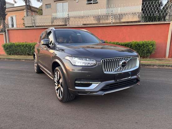 VOLVO-XC90-2023