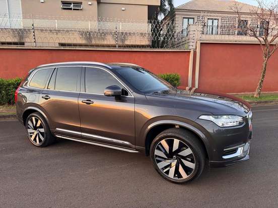 VOLVO-XC90-2023