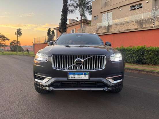 VOLVO-XC90-2023