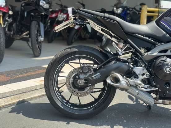 YAMAHA-MT-09-2015