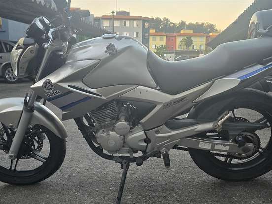 YAMAHA-YS 250 FAZER YAMAHA-YS 250 FAZER-2013