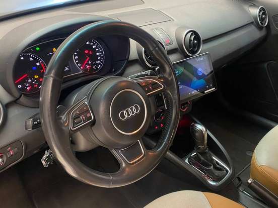 AUDI-A1-1.4 TFSI ATTRACTION 16V 122CV GASOLINA 2P AUTOMÁTICO AUDI-A1-2011