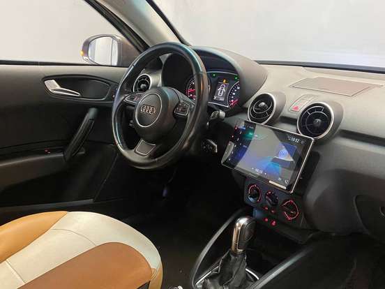 AUDI-A1-1.4 TFSI ATTRACTION 16V 122CV GASOLINA 2P AUTOMÁTICO AUDI-A1-2011