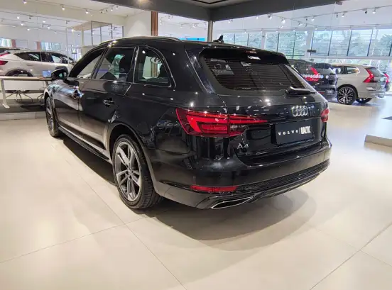 AUDI-A4-2019