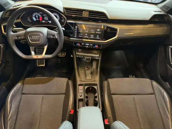 AUDI-Q3-2023