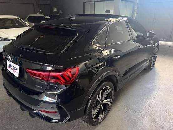 AUDI-Q3-2023