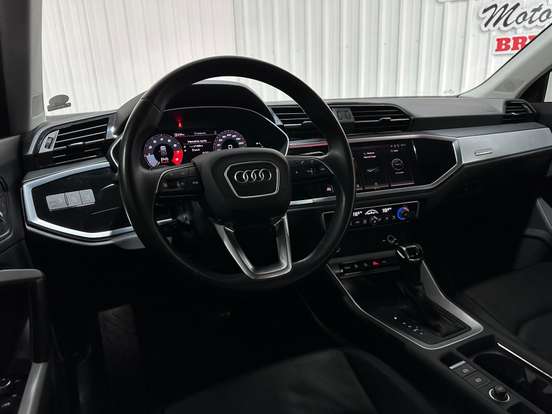 AUDI-Q3-2022