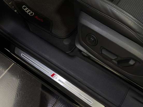AUDI-Q3-2023