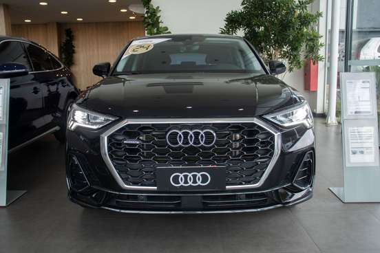 AUDI-Q3-2023