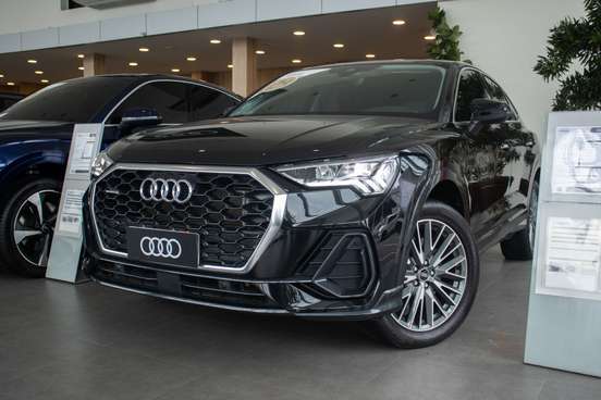 AUDI-Q3-2023
