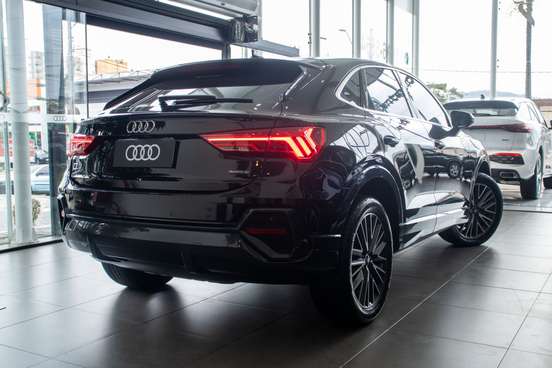AUDI-Q3-2023