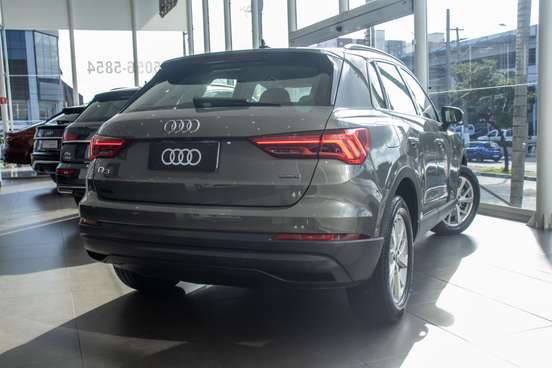 AUDI-Q3-2024