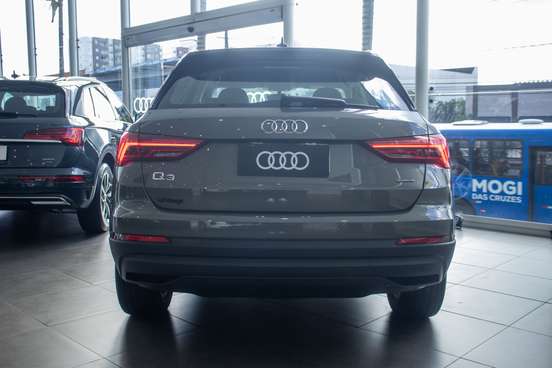 AUDI-Q3-2024