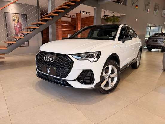 AUDI-Q3-2022