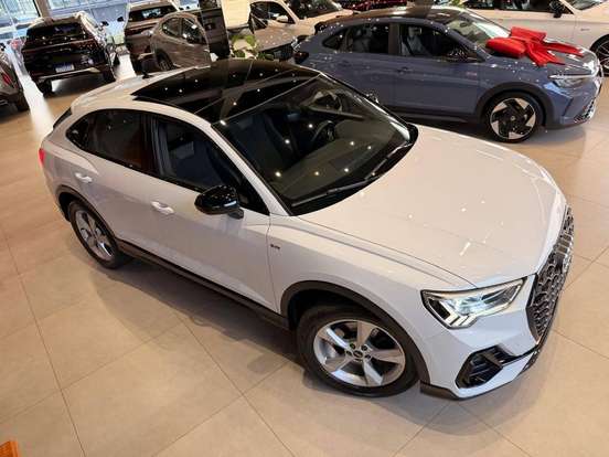 AUDI-Q3-2022