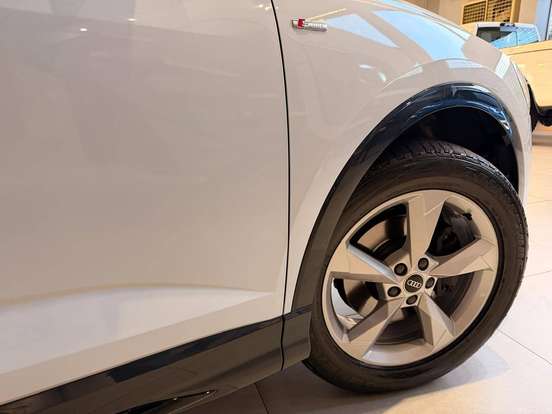 AUDI-Q3-2022