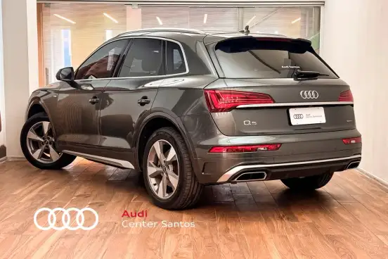 AUDI-Q5-2022
