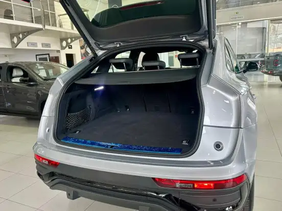 AUDI-Q5-2023