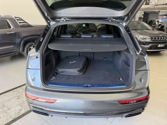 AUDI-Q5-2022