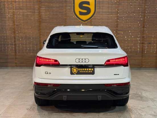 AUDI-Q5-2022