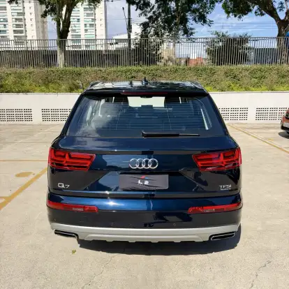 AUDI-Q7-2017