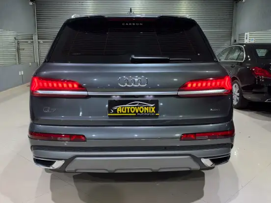 AUDI-Q7-2021