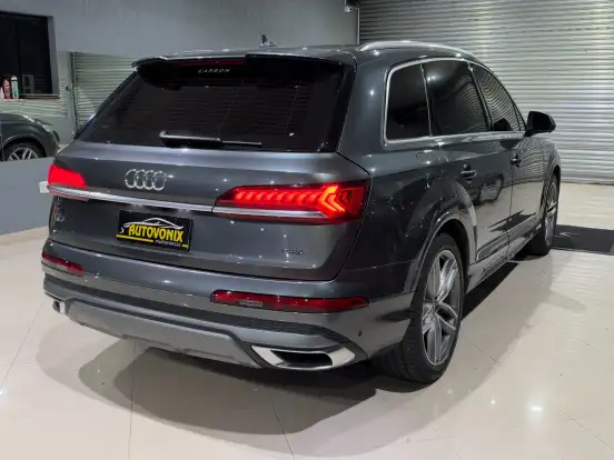 AUDI-Q7-2021
