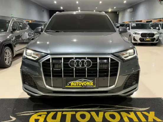 AUDI-Q7-2021