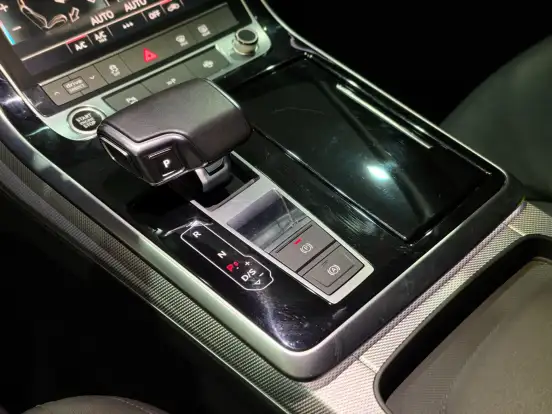AUDI-Q7-2021