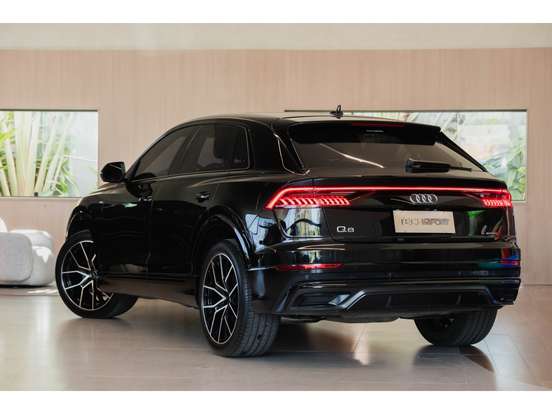 AUDI-Q8-2022