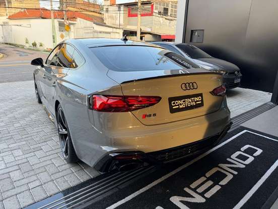 AUDI-RS5-2022