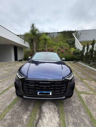 AUDI-Q8-2022
