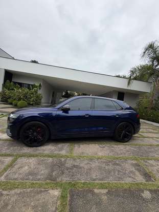 AUDI-Q8-2022