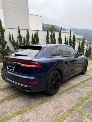 AUDI-Q8-2022