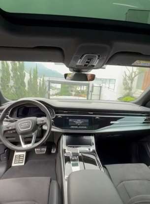 AUDI-Q8-2022