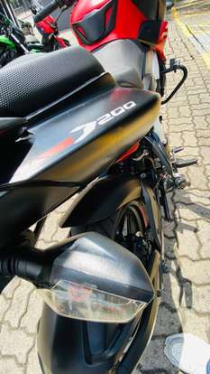 BAJAJ-DOMINAR 200-2022