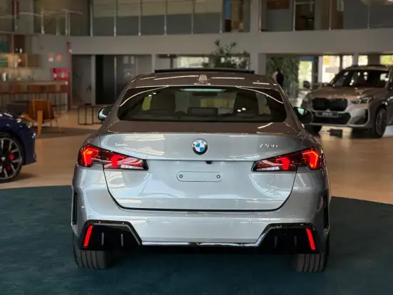 BMW-220i-2025