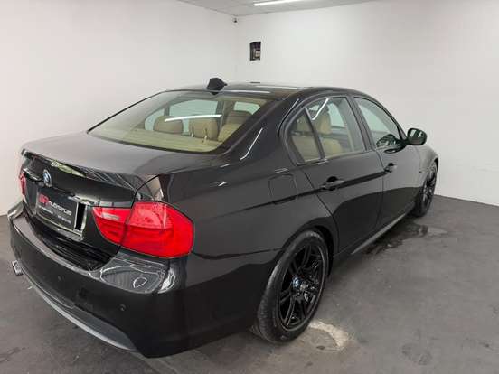 BMW-318i-2.0 SEDAN 16V GASOLINA 4P AUTOMÁTICO BMW-318i-2011